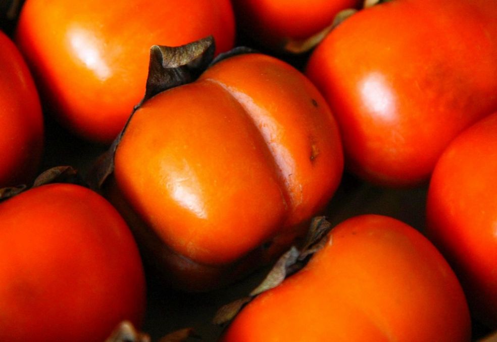 Хурма вкусна, но не всем полезна