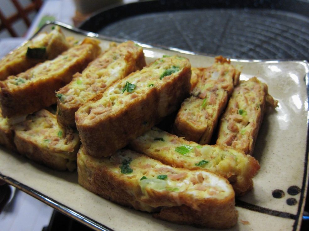 Яичный рулет с тунцом