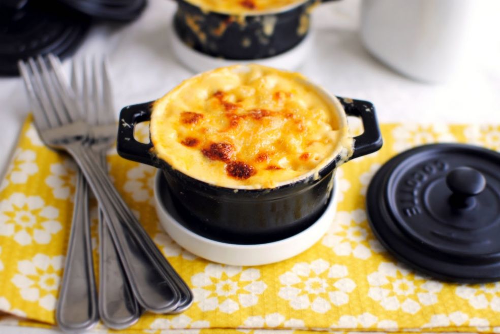 Макароны с сыром запеченные в горшочках фото-рецепт